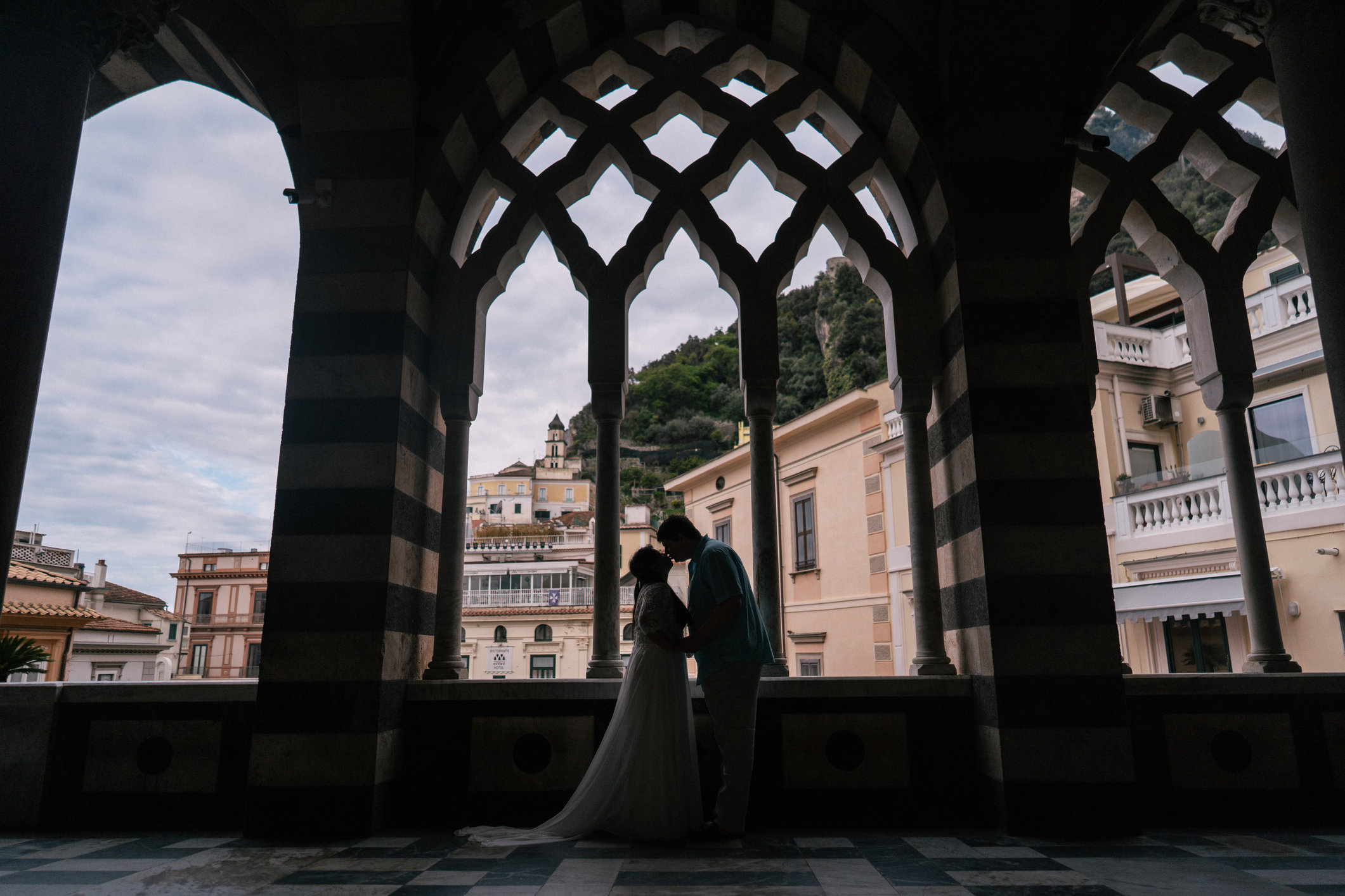 Couple kissing in Amalfi inside the Duomo