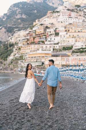 Couple strolling through Spiagga grande in Positano